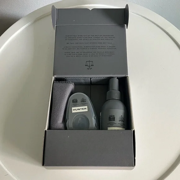 Hunter Rubber Care Kit in Gray Box - Picture 3 of 3